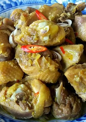 Hình của món Gà kho sả ớt.
