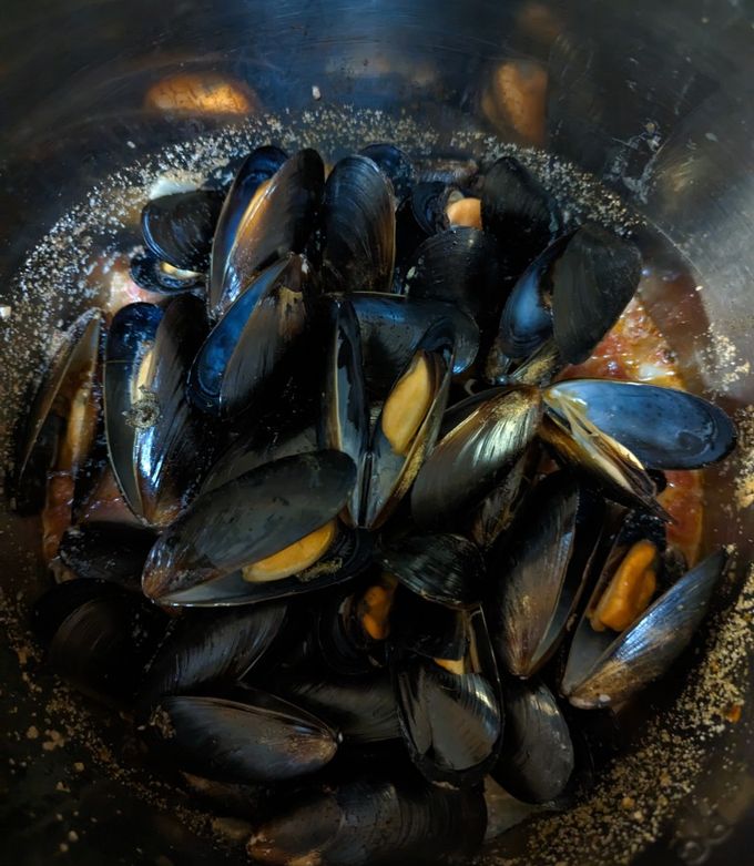 A picture of Instant Pot Mussels.