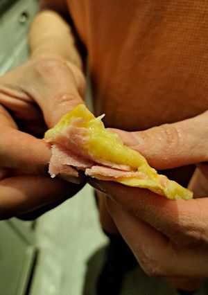 Une photo de Pancakes jambon et comté