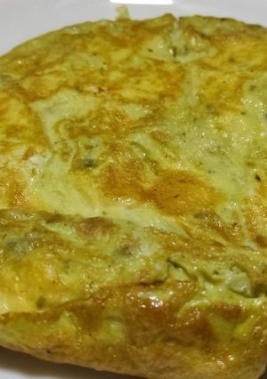 Una foto de Tortilla al pesto con queso