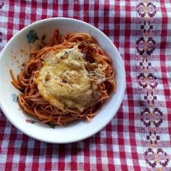 A picture of Jollof Spaghetti and Omelette.