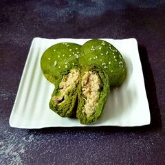 A picture of Palak Chicken Buns.