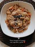 Pasta 🍝 integral en salsa de tomate natural 🌾 con vegetales 🌶🥕 y pollo 🍗