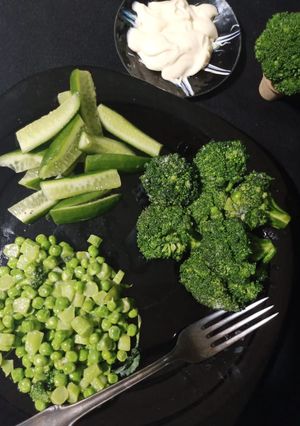 A picture of Steamed Broccoli Salad.