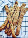 Fruste con fichi secchi, noci e pancetta