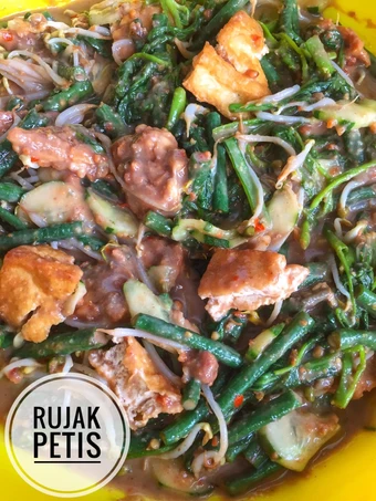 Langkah Gampang Membikin Resep Rujak Petis yang Uenak Anti Ribet, Bikin Ngiler