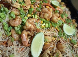 Una foto de Fideos de arroz mediterráneo