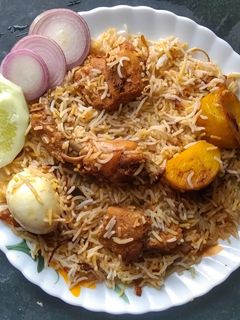 চটজলদি কলকাতা স্টাইল চিকেন দম বিরিয়ানি (Kolkata style chicken dum biriyani recipe in Bengali) রেসিপির প্রধান ছবি