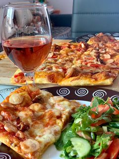 Фото Пицца на слоеном тесте.