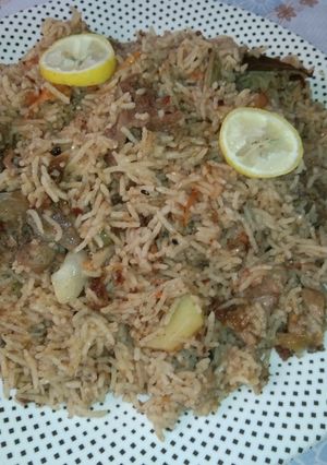 A picture of Beef yakhni pulao.