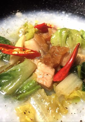 รูปของ ซุปข้นข้าวหอมมะลิหมูกรอบผักคอส#งบ60บาท(โจ๊กนั่นแหล่ะ)