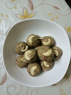 बाजरा आटा लडडू (Bajra aata laddu recipe in Hindi) रेसिपी मुख्य फोटो