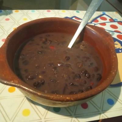 Caraotas negras, la receta de mi mamá Receta de Betsabé Irene Valor  Cásseres- Cookpad