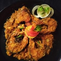 A picture of Katla fish masala curry.