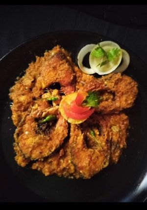 A picture of Katla fish masala curry.