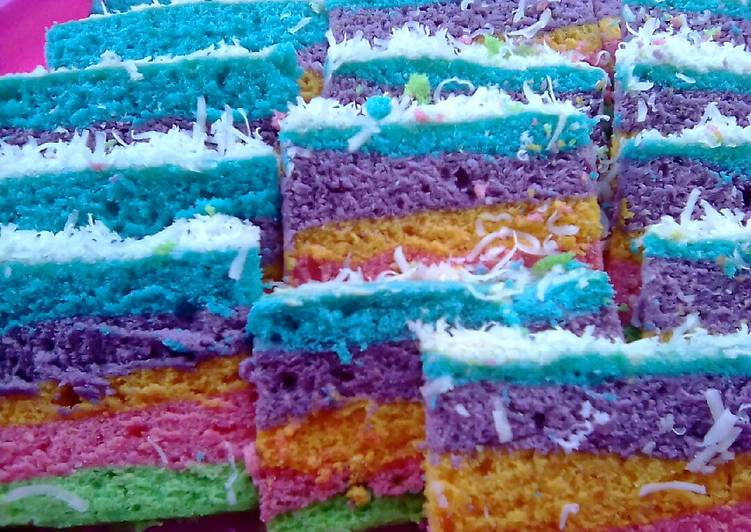 Resep Bolu kukus pelangi oleh Bunda Mei - Cookpad