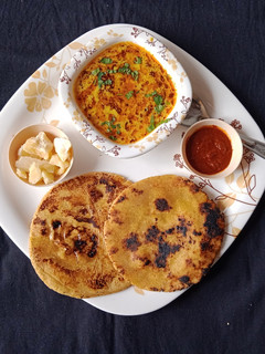 મકાઈ ના રોટલા (Makai Rotla Recipe In Gujarati) રેસીપી મુખ્ય ફોટો