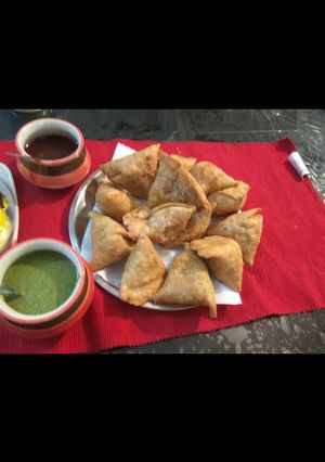 A picture of Aloo samosa.