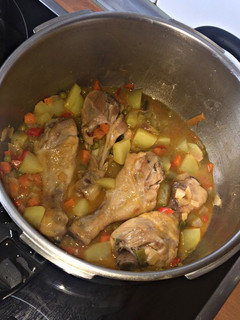 Una foto de Pollo guisado