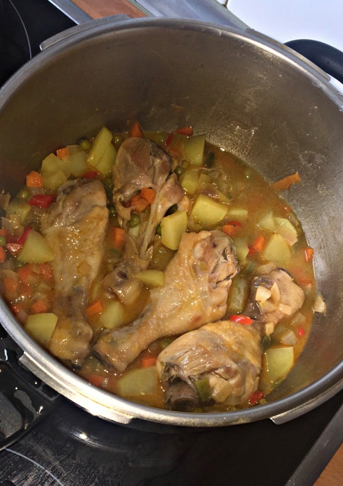 Una foto de Pollo guisado