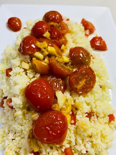 Una foto de Cuscús con tomates cherry