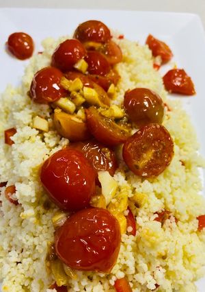 Una foto de Cuscús con tomates cherry
