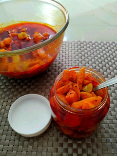 காரசாரமான நெல்லிக்காய் ஊறுகாய் (Nellikaai ooruukaai recipe in tamil) செய்முறை முக்கிய புகைப்படம்