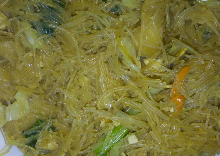 Bihun goreng telur bakso