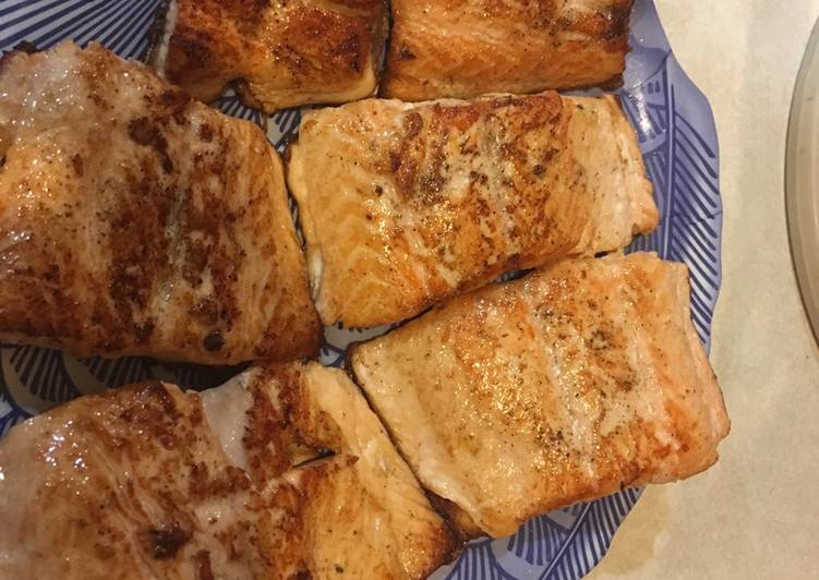 Steps to Make Homemade Lemon Garlic Peppered Salmon