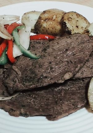 Una foto de Bifes a la Planchetta con verduras