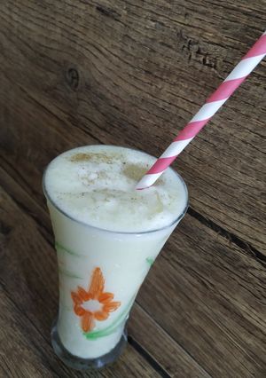 केसर बादाम लस्सी रेसिपी मुख्य फोटो