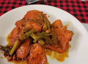 Una foto de Pollo con espárragos
