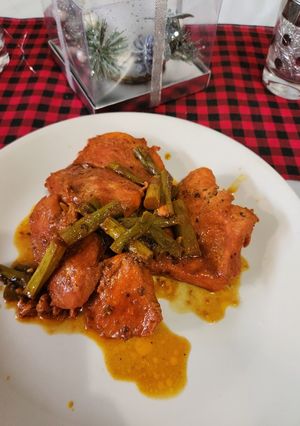 Una foto de Pollo con espárragos