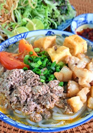 A picture of Bún riêu cua with crispy pork fat.