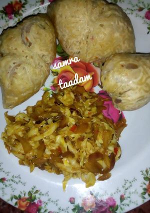 A picture of Moimoi noodle with cabbage sause.