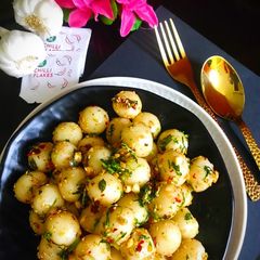 A picture of Chilli Garlic Rice (ground) Balls.