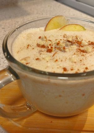 A picture of Apple smoothie.