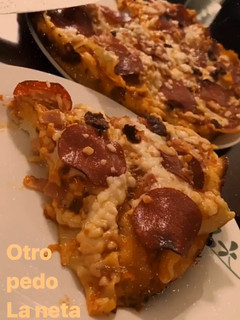 Una foto de Pizzagna: Pizza + Lasagna