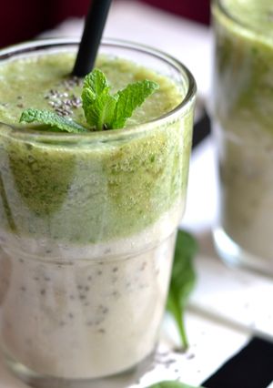 Spenótos-banános smoothie kókusztejjel recept fotója