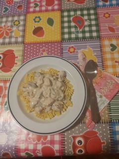 Tejszínes csirkemell ragu kukorica tésztával recept fotója