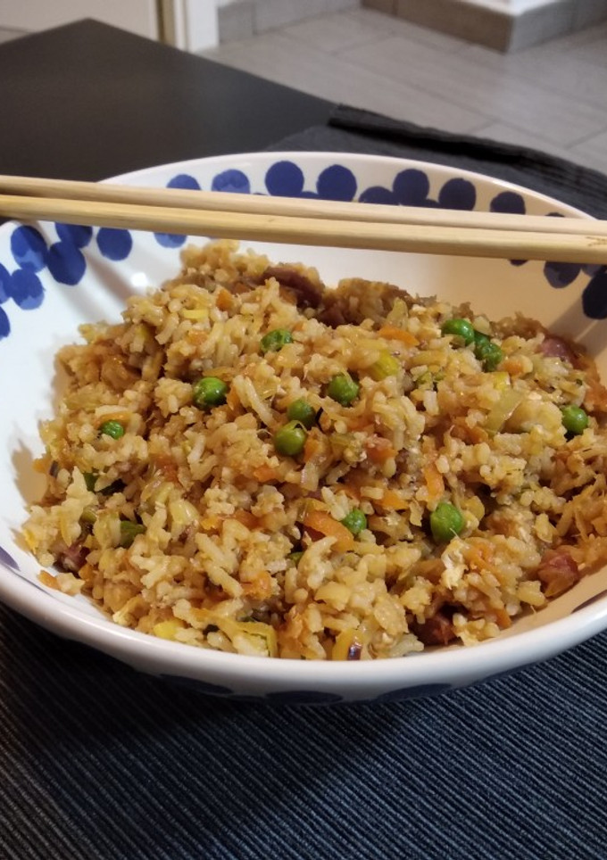 Una foto de Arroz frito tres delicias