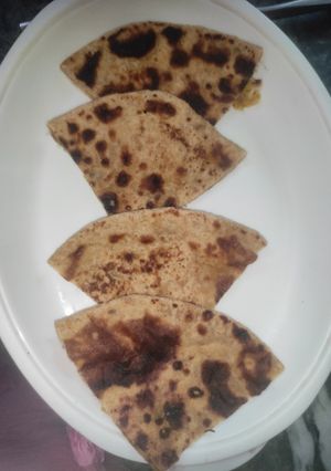 अचारी पराठा(Achari paratha recipe in hindi) रेसिपी मुख्य फोटो