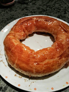 Una foto de Roscón de reyes de almendra