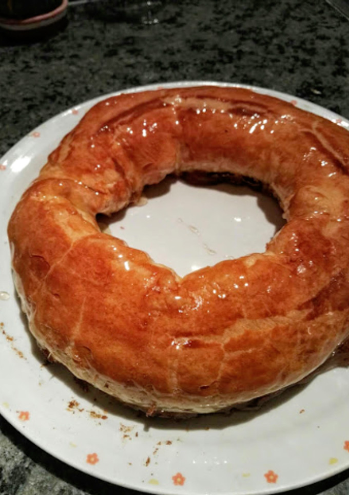 Una foto de Roscón de reyes de almendra
