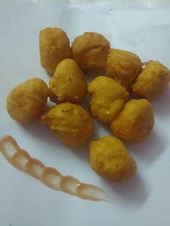 A picture of Urad daal ke pakode.