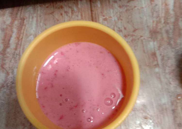 Resep Mudah Strawberry youghurt smoothies Yummy Mantul