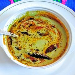 A picture of Raw mango coconut chutney.