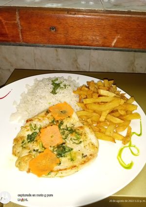 Una foto de Suprema de pollo al ajillo