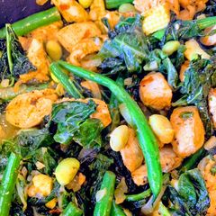 A picture of Chicken and Greens.