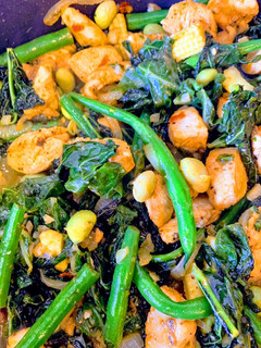 A picture of Chicken and Greens.